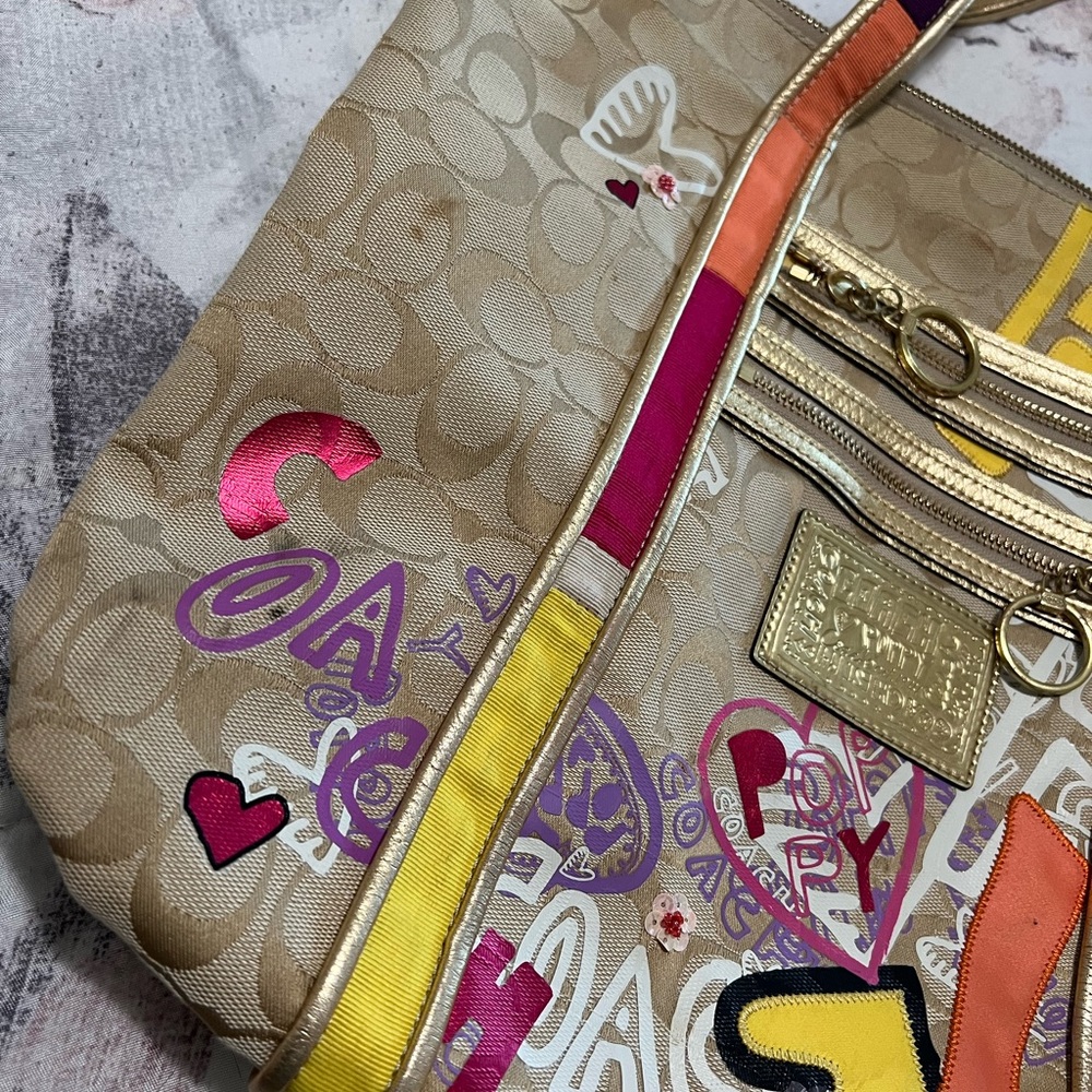 Coach - Picture 8 of 11